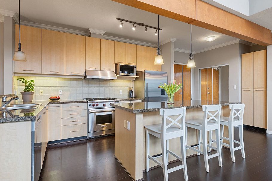 514 560 Raven Woods Drive North Vancouver, BC - 1