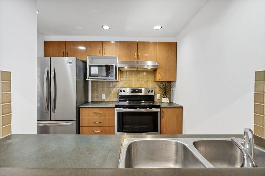 308 1688 Robson Street Vancouver, BC - 8