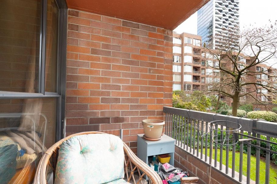 211 950 Drake Street Vancouver, BC - 10