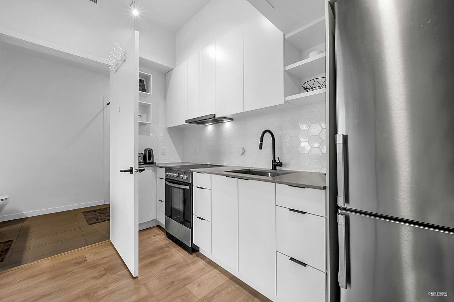 1 533 E 3rd Street North Vancouver, BC - 18