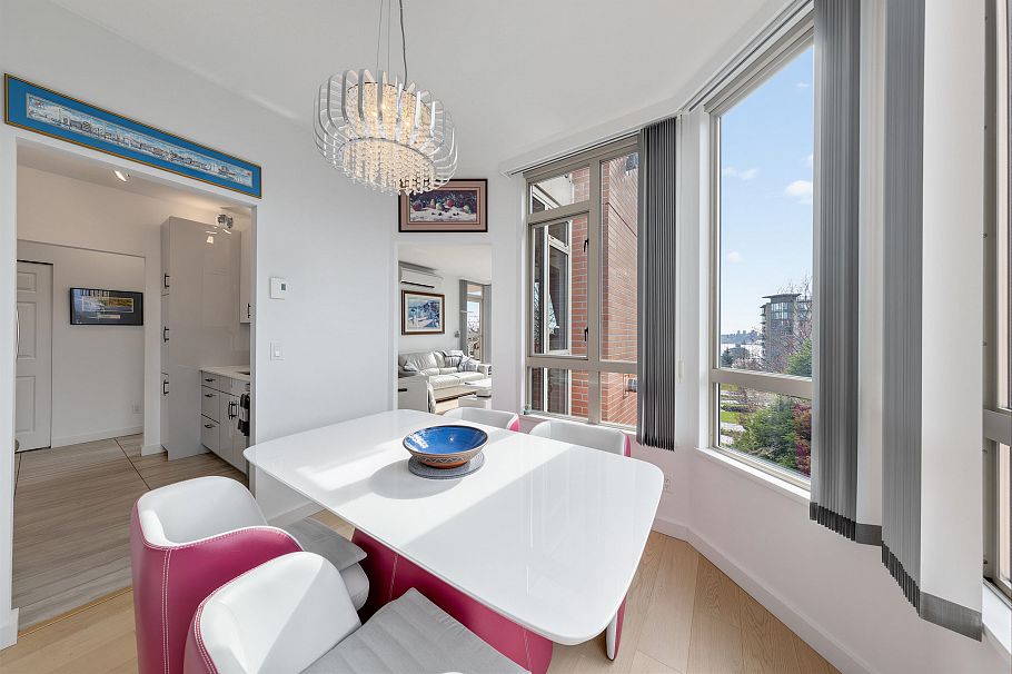 304 160 W Keith Road North Vancouver, BC - 11