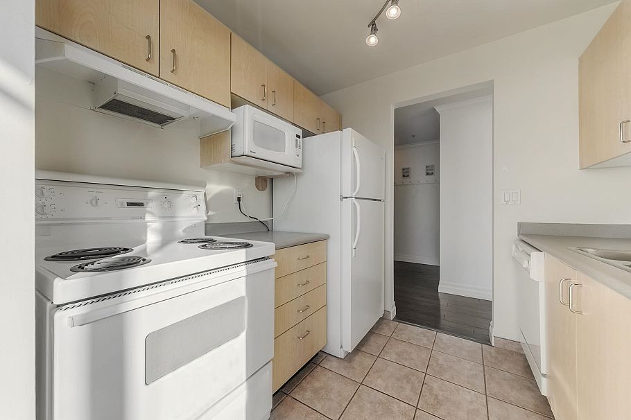 908 1010 Howe Street Vancouver, BC - 6