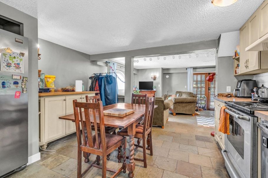 2575 W 3rd Avenue Vancouver, BC - 12