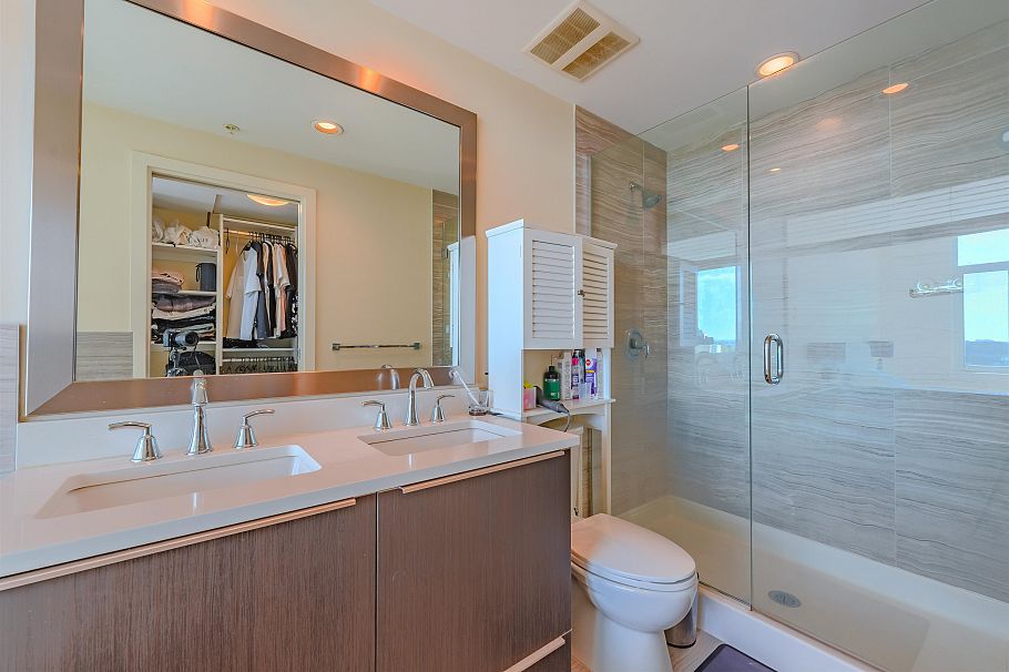 PH 1705 8677 Capstan Way Richmond, BC - 26