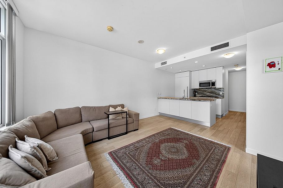 301 2565 Maple Street Vancouver, BC - 2