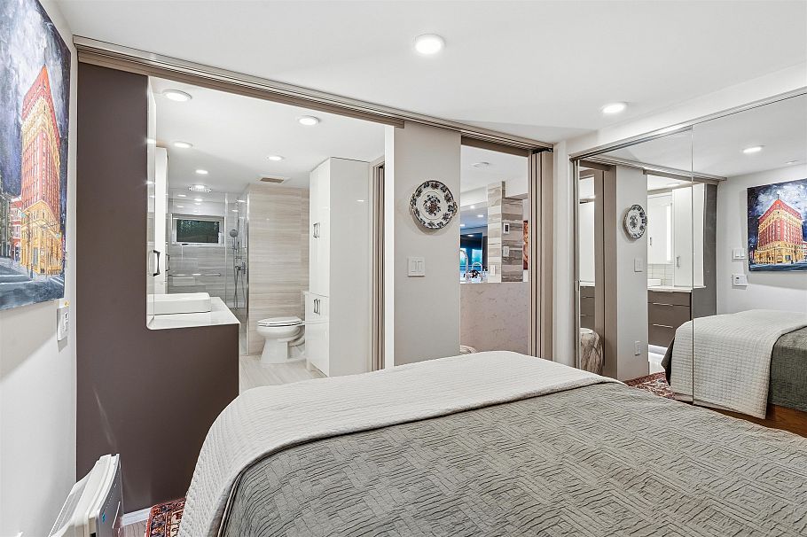 3240 W 1st Avenue Vancouver, BC - 32