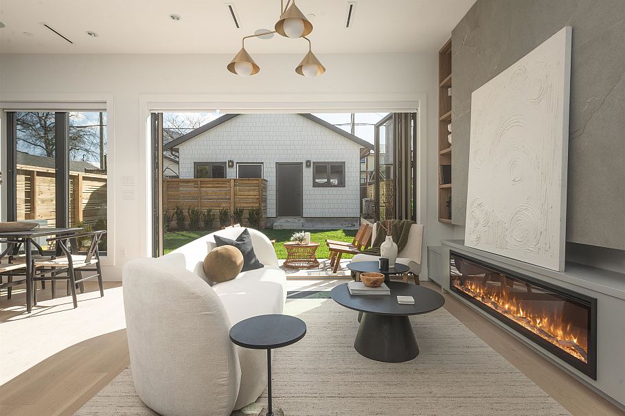 2 2684 Oxford Street Vancouver, BC - 1