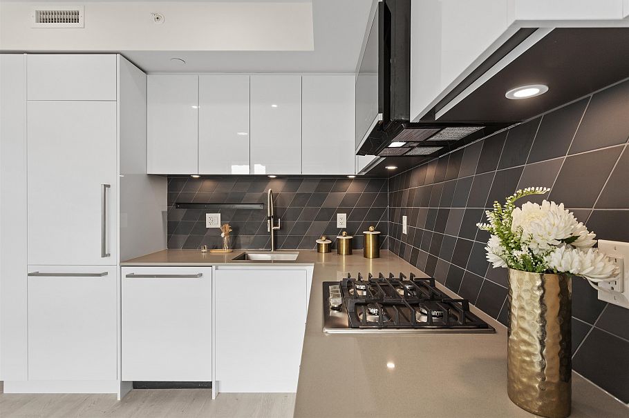 306 3264 Vanness Avenue Vancouver, BC - 2