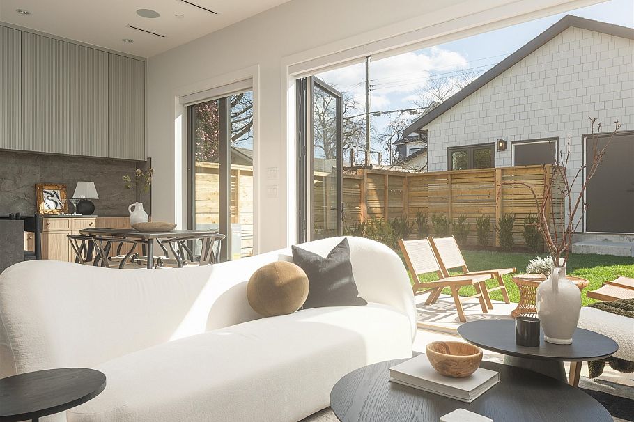 2 2684 Oxford Street Vancouver, BC - 3