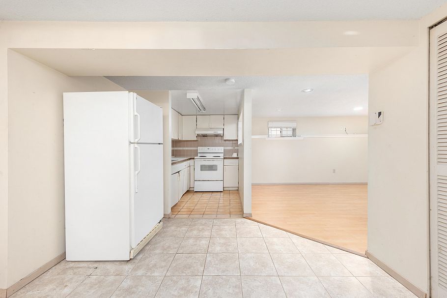 5556 Earles Street Vancouver, BC - 17