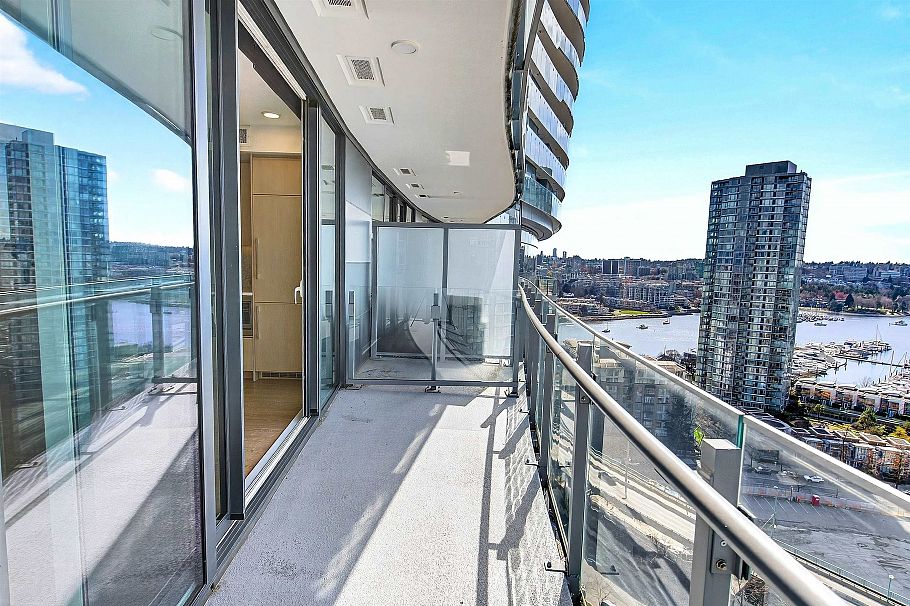 2004 89 Nelson Street Vancouver, BC - 24