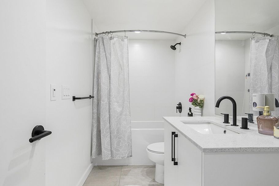 356 555 E 2nd Street North Vancouver, BC - 19