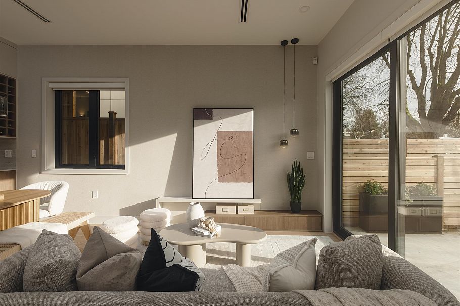 1 2637 W 12th Avenue Vancouver, BC - 1