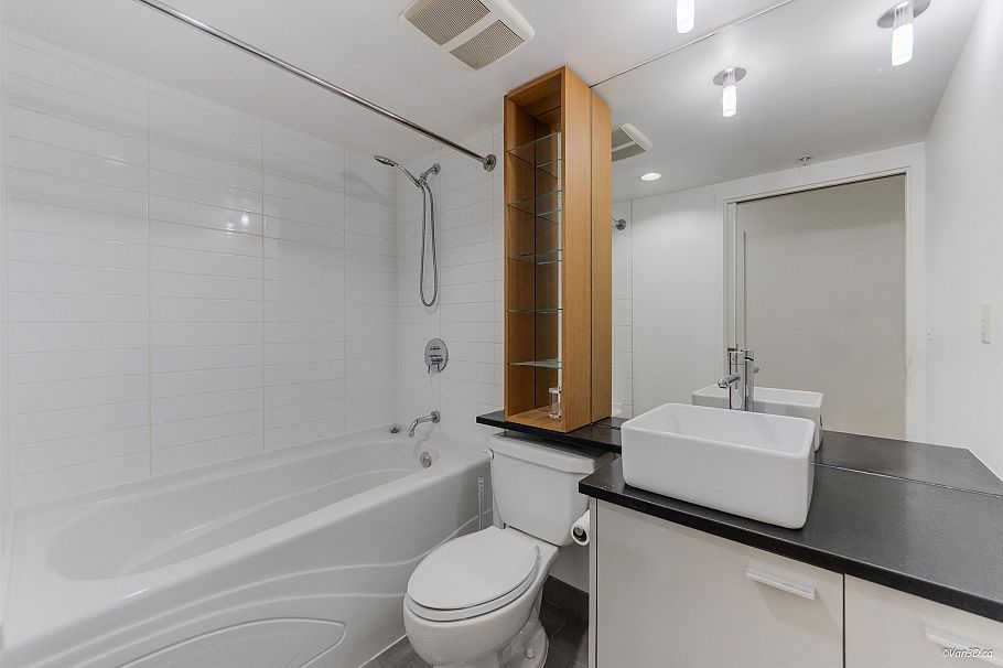 703 33 Smithe Street Vancouver, BC - 13