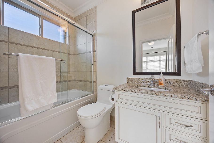 3837 W 3rd Avenue Vancouver, BC - 22