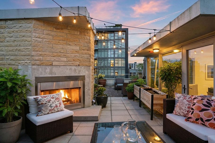 1576 W 8 Street Vancouver, BC - 4