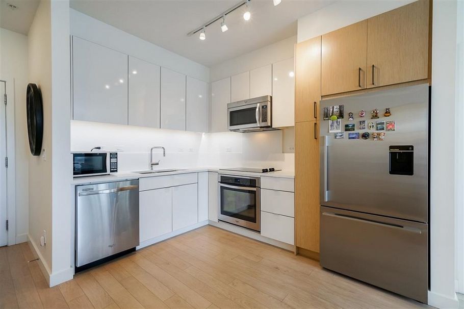 211 1621 Hamilton Avenue North Vancouver, BC - 5