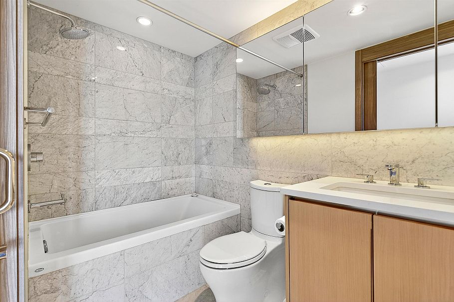 2004 89 Nelson Street Vancouver, BC - 17