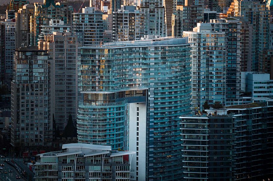 2004 89 Nelson Street Vancouver, BC - 2