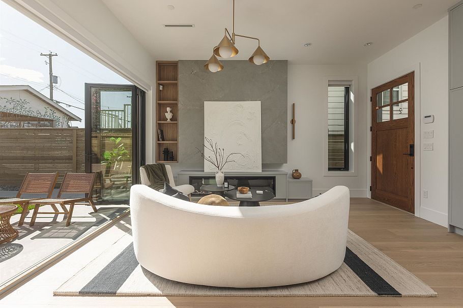 2 2684 Oxford Street Vancouver, BC - 2