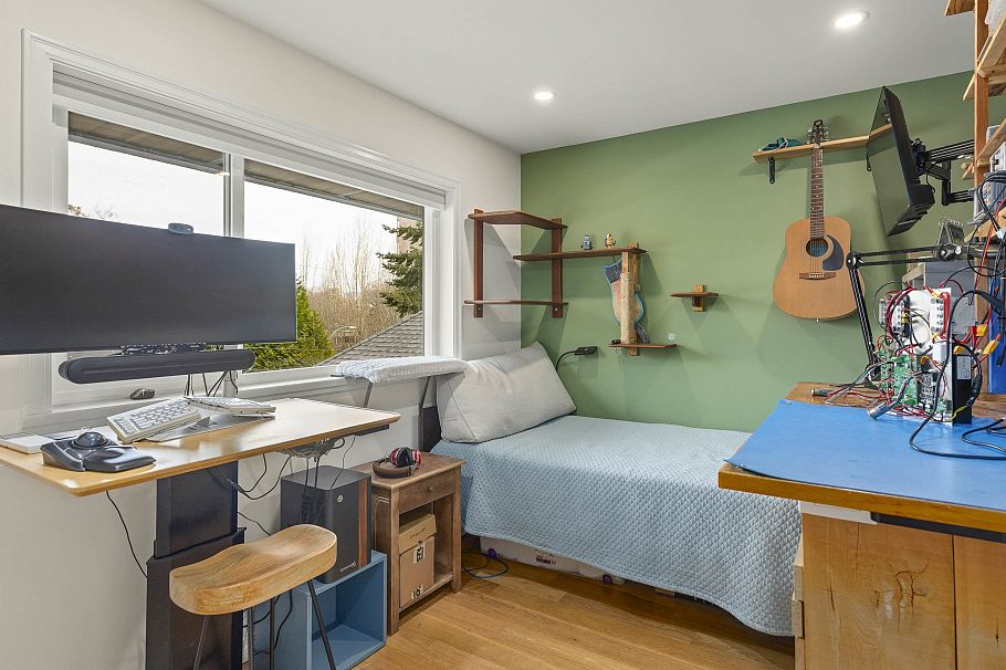 1815 W 14th Avenue Vancouver, BC - 18