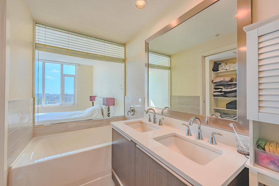 PH 1705 8677 Capstan Way Richmond, BC - 24