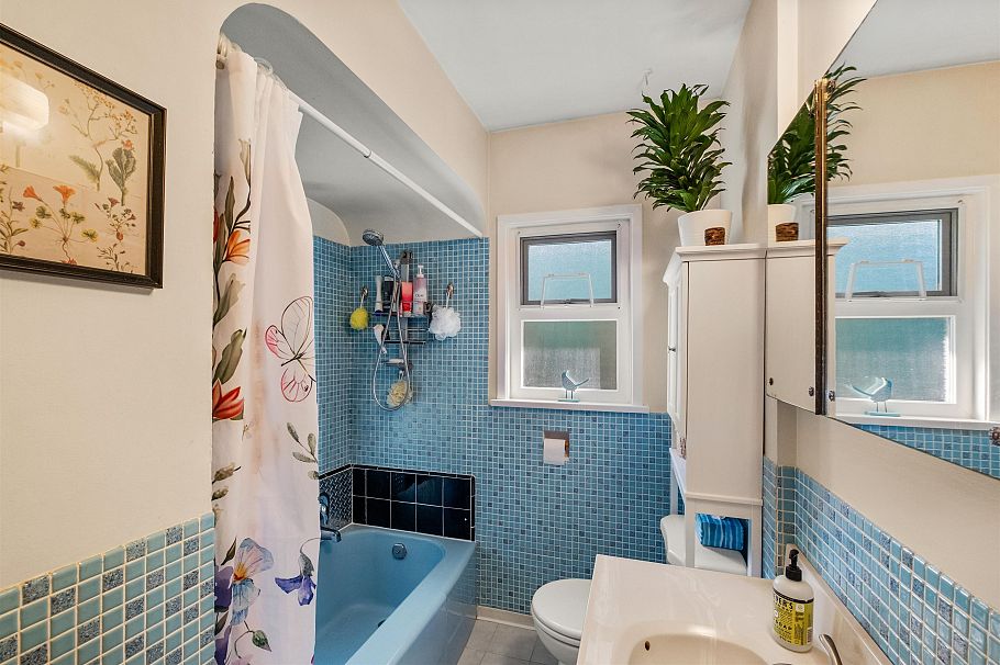 551 E Osborne Road North Vancouver, BC - 13