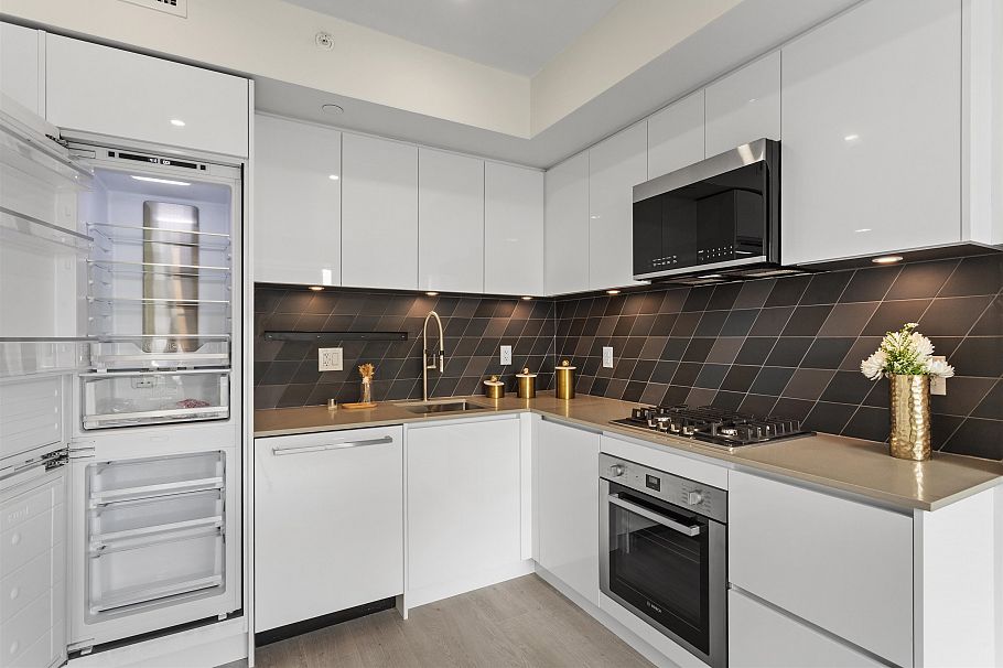 306 3264 Vanness Avenue Vancouver, BC - 3