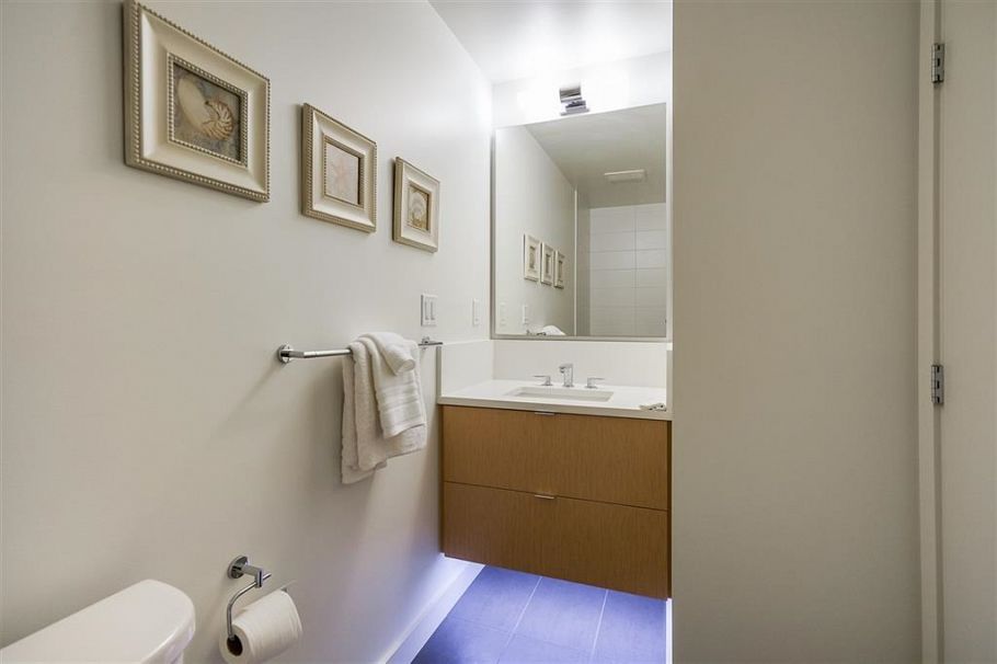 211 1621 Hamilton Avenue North Vancouver, BC - 16