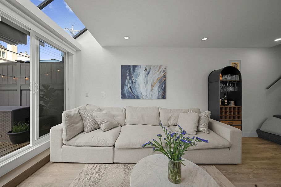 109 2125 York Avenue Vancouver, BC - 3