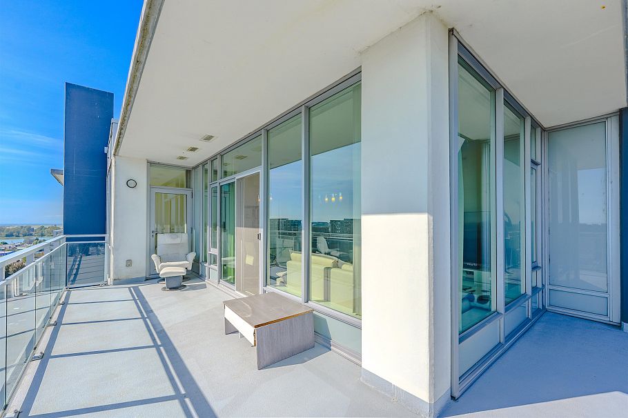 PH 1705 8677 Capstan Way Richmond, BC - 17