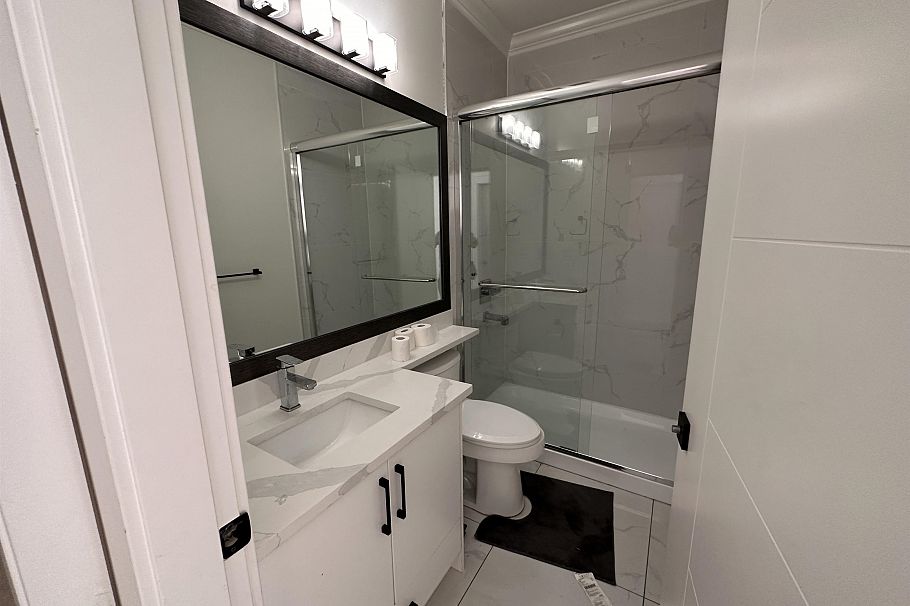 37xx MYRTLE STREET, Burnaby BC V5C 4E8 Burnaby, BC - 2