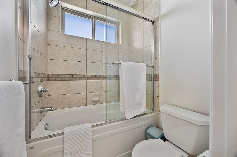 3837 W 3rd Avenue Vancouver, BC - 19