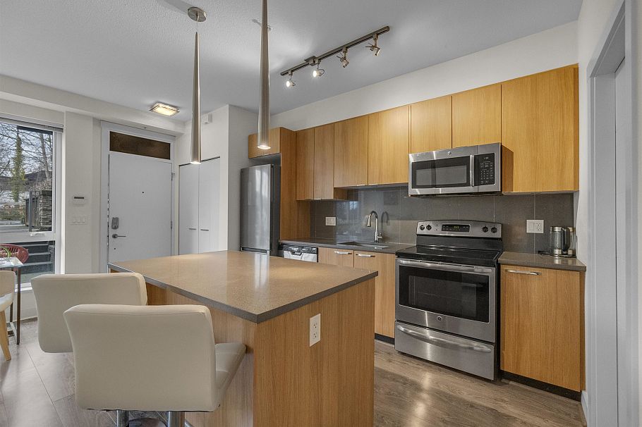 103 735 W 15th Street North Vancouver, BC - 3