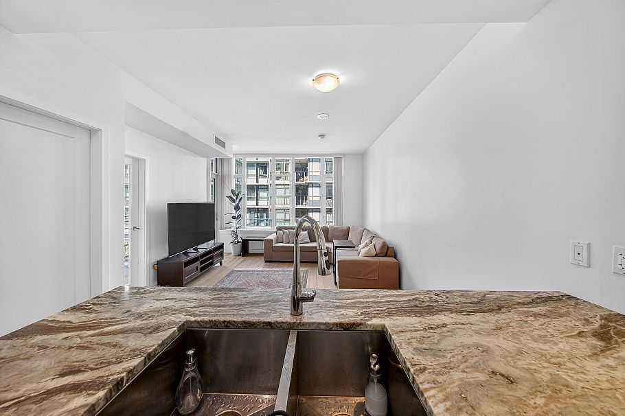 301 2565 Maple Street Vancouver, BC - 8