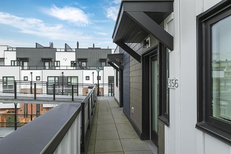 356 555 E 2nd Street North Vancouver, BC - 20