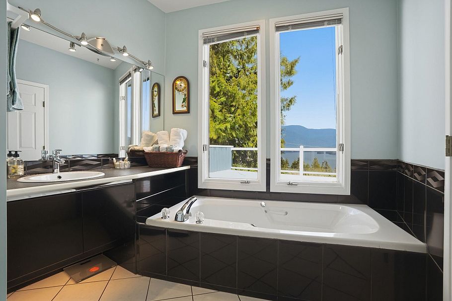 2341 Caledonia Avenue North Vancouver, BC - 34