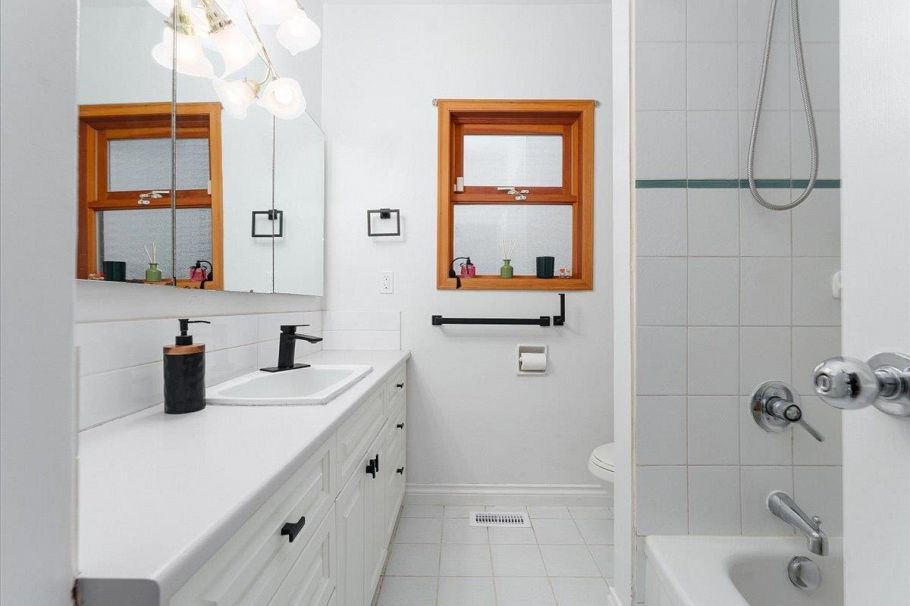 868 Prospect Avenue North Vancouver, BC - 32