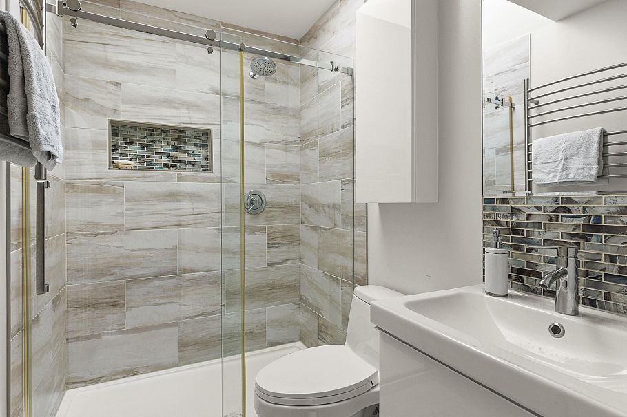 1815 W 14th Avenue Vancouver, BC - 17