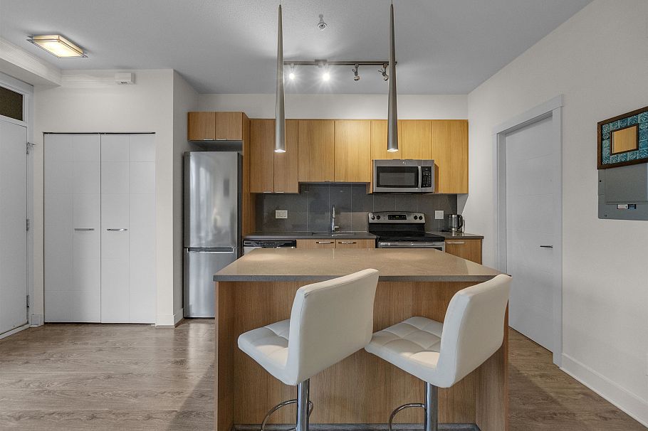 103 735 W 15th Street North Vancouver, BC - 4