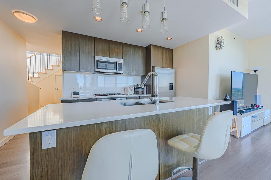 PH 1705 8677 Capstan Way Richmond, BC - 8