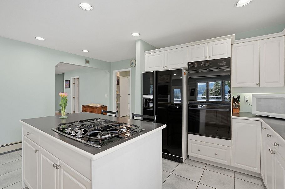 2341 Caledonia Avenue North Vancouver, BC - 13