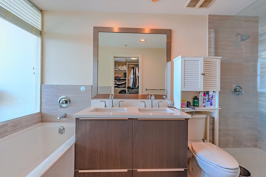 PH 1705 8677 Capstan Way Richmond, BC - 25