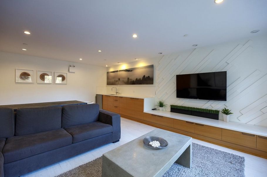 211 1621 Hamilton Avenue North Vancouver, BC - 3