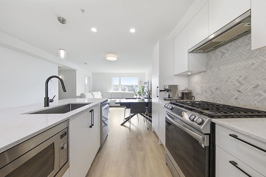 356 555 E 2nd Street North Vancouver, BC - 3