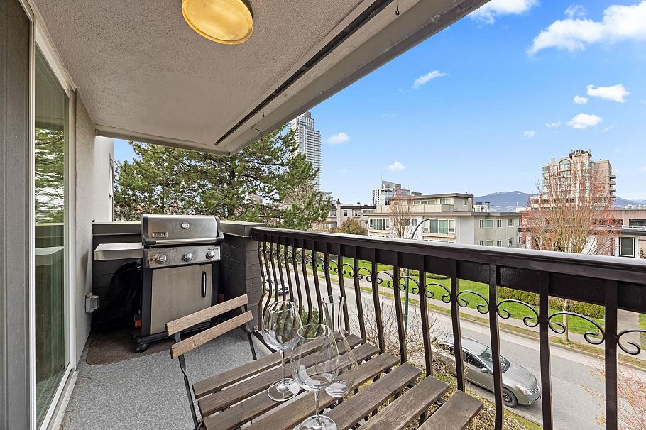 301 1352 W 10th Avenue Vancouver, BC - 4