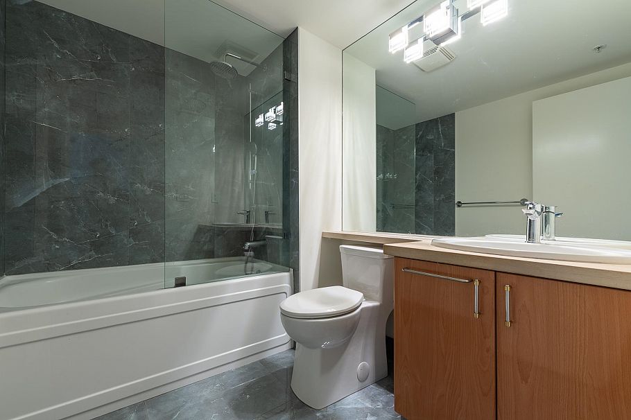 1605 193 Aquarius Mews Vancouver, BC - 14