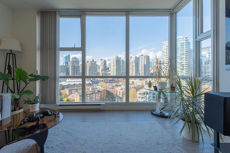 1605 193 Aquarius Mews Vancouver, BC - 3