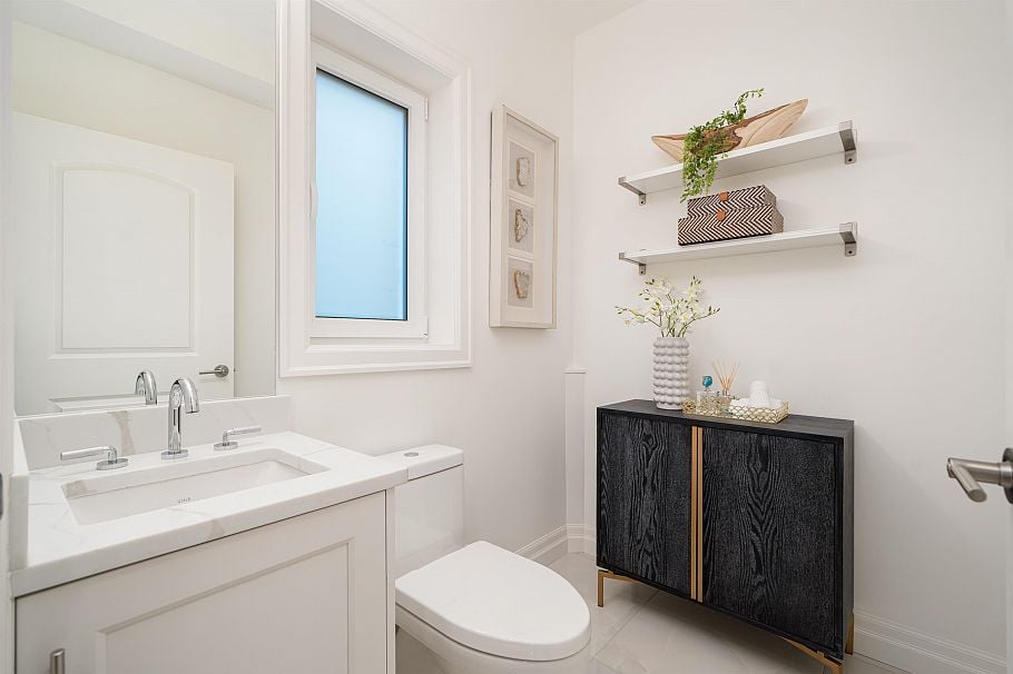 2523 W 8th Avenue Vancouver, BC - 9