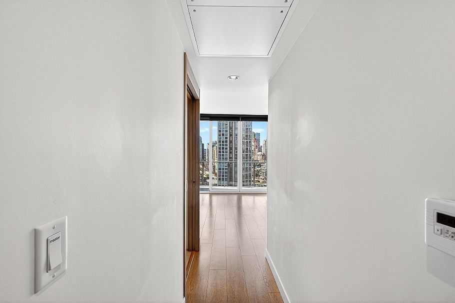 2004 89 Nelson Street Vancouver, BC - 21